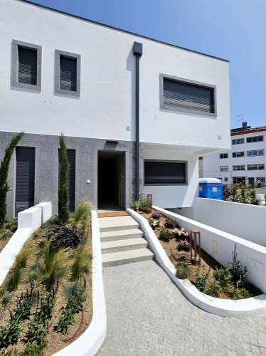 Nova moradia T3 com garagem e piscina, Cascais
