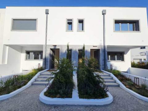 Nova moradia T3 com garagem e piscina, Cascais