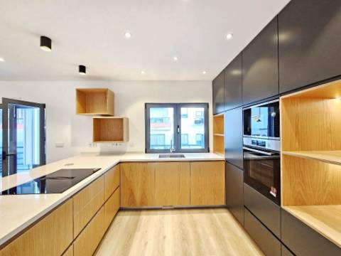 Nova moradia T3 com garagem e piscina, Cascais