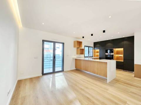 Nova moradia T3 com garagem e piscina, Cascais