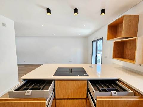 Nova moradia T3 com garagem e piscina, Cascais