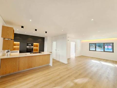 Nova moradia T3 com garagem e piscina, Cascais