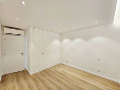 Nova moradia T3 com garagem e piscina, Cascais