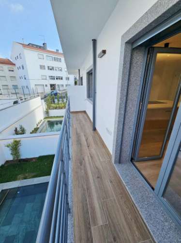 Nova moradia T3 com garagem e piscina, Cascais