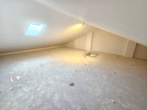 Nova moradia T3 com garagem e piscina, Cascais