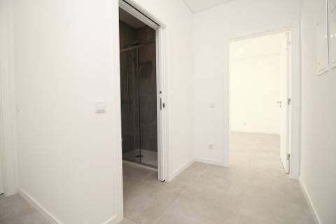 Viva a Elegância e o Conforto: Apartamento T2 Moderno a Passos da Praia de Cabanas de Tavira!