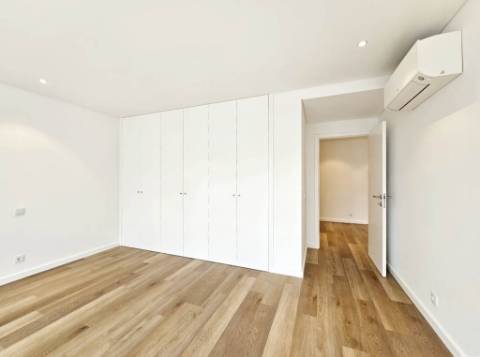 Espaçoso apartamento T3, parqueamentos e terraços, em Cascais