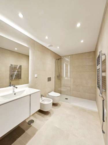 Espaçoso apartamento T3, parqueamentos e terraços, em Cascais