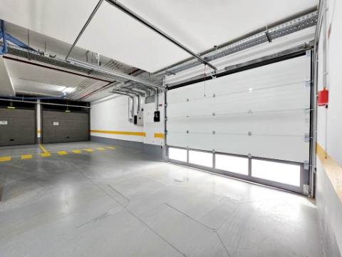 Espaçoso apartamento T3, parqueamentos e terraços, em Cascais