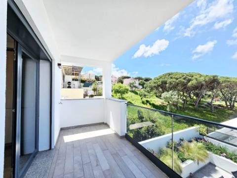 Espaçoso apartamento T2, terraço e garagem, em Cascais