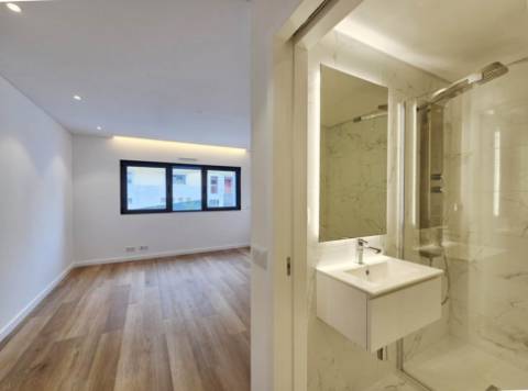 Espaçoso apartamento T2, terraço e garagem, em Cascais