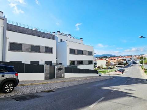 Espaçoso apartamento T2, terraço e garagem, em Cascais