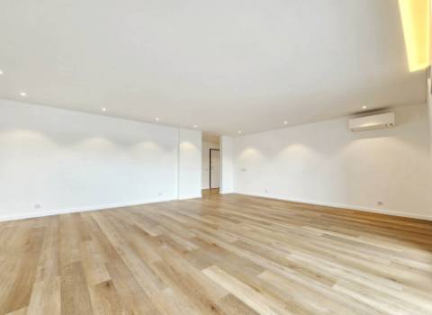 Espaçoso apartamento T2, terraço e garagem, em Cascais