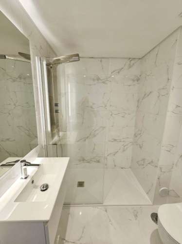 Espaçoso apartamento T2, terraço e garagem, em Cascais