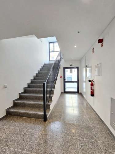 Espaçoso apartamento T2, terraço e garagem, em Cascais