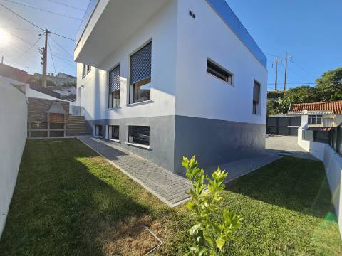 Nova moradia T4 com piscina, em Alverca, Vila Franca de Xira, Lisboa