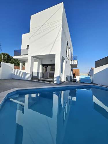 Nova moradia T4 com piscina, em Alverca, Vila Franca de Xira, Lisboa
