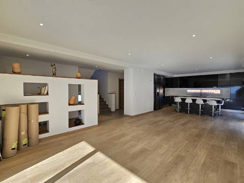 Nova moradia T4 com piscina, em Alverca, Vila Franca de Xira, Lisboa