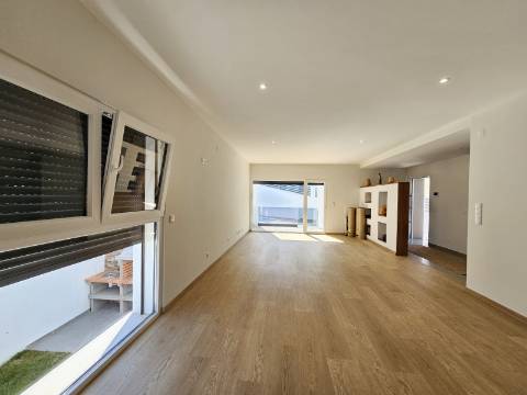 Nova moradia T4 com piscina, em Alverca, Vila Franca de Xira, Lisboa