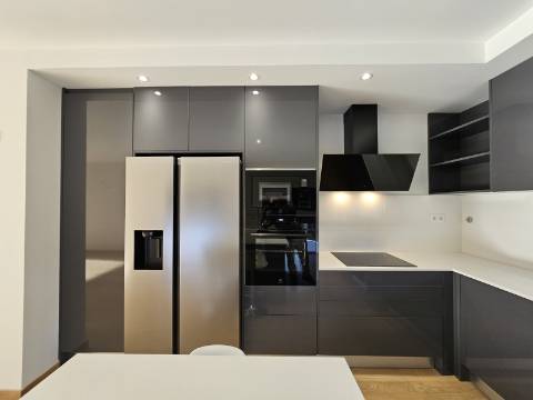 Nova moradia T4 com piscina, em Alverca, Vila Franca de Xira, Lisboa