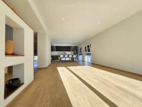 Nova moradia T4 com piscina, em Alverca, Vila Franca de Xira, Lisboa