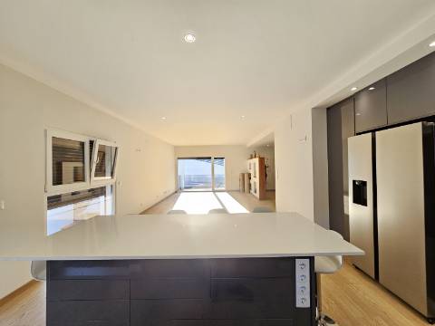 Nova moradia T4 com piscina, em Alverca, Vila Franca de Xira, Lisboa