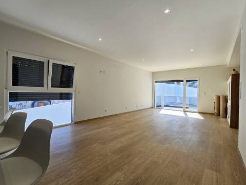 Nova moradia T4 com piscina, em Alverca, Vila Franca de Xira, Lisboa