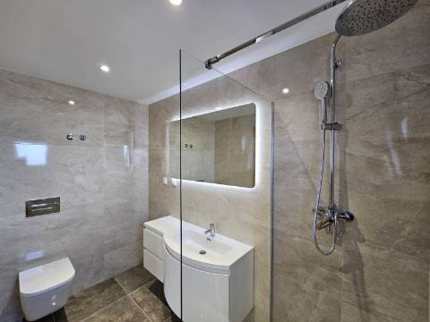 Nova moradia T4 com piscina, em Alverca, Vila Franca de Xira, Lisboa