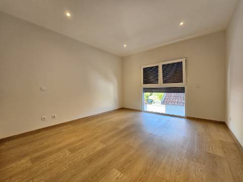 Nova moradia T4 com piscina, em Alverca, Vila Franca de Xira, Lisboa