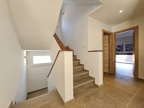 Nova moradia T4 com piscina, em Alverca, Vila Franca de Xira, Lisboa