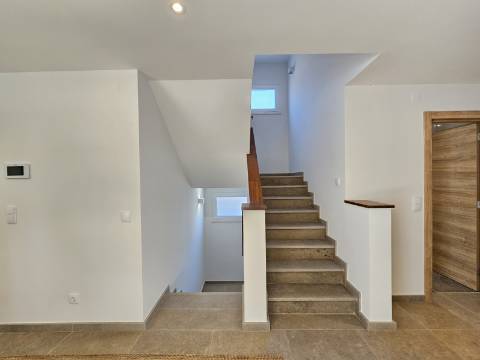 Nova moradia T4 com piscina, em Alverca, Vila Franca de Xira, Lisboa