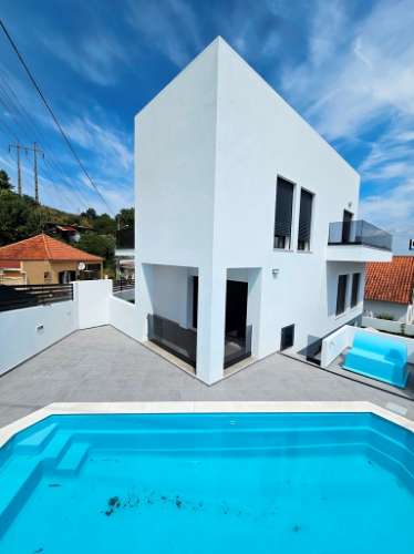 Nova moradia T4 com piscina, em Alverca, Vila Franca de Xira, Lisboa