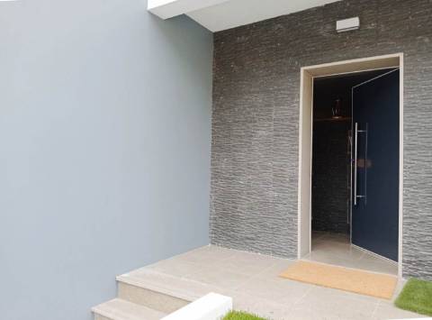 Nova moradia T4 com piscina, em Alverca, Vila Franca de Xira, Lisboa