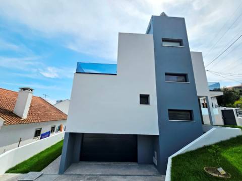 Nova moradia T4 com piscina, em Alverca, Vila Franca de Xira, Lisboa