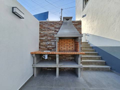 Nova moradia T4 com piscina, em Alverca, Vila Franca de Xira, Lisboa
