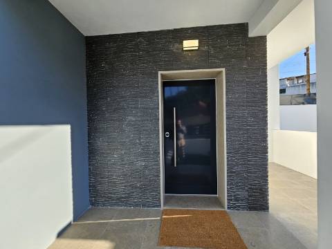 Nova moradia T4 com piscina, em Alverca, Vila Franca de Xira, Lisboa