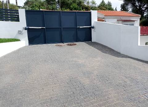 Nova moradia T4 com piscina, em Alverca, Vila Franca de Xira, Lisboa