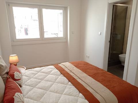 Apartamento T3 totalmente remodelado, em Benfica, Lisboa