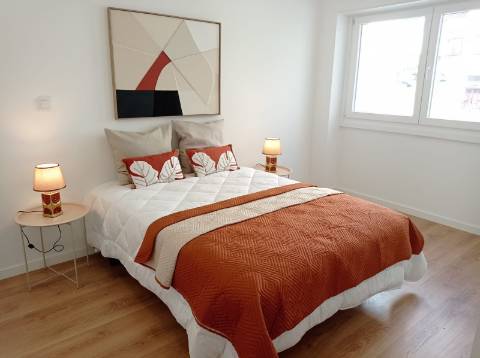 Apartamento T3 totalmente remodelado, em Benfica, Lisboa