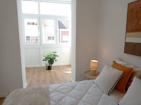Apartamento T3 totalmente remodelado, em Benfica, Lisboa