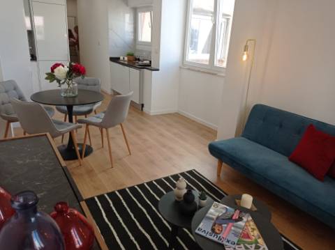 Apartamento T3 totalmente remodelado, em Benfica, Lisboa