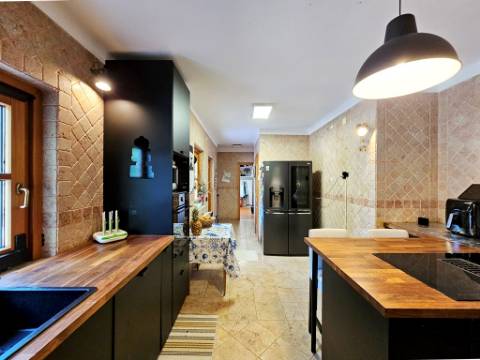 Excelente moradia T4+2 com piscina, em Santo Estêvão, Benavente