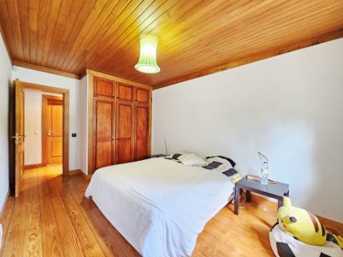 Excelente moradia T4+2 com piscina, em Santo Estêvão, Benavente