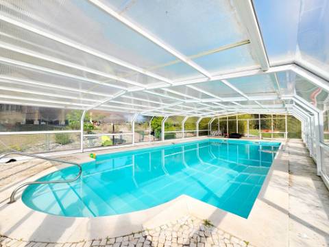 Excelente moradia T4+2 com piscina, em Santo Estêvão, Benavente