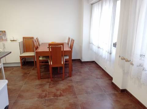Apartamento T4, renovado, na Avenida do Brasil - Lisboa