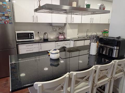 Apartamento T4, renovado, na Avenida do Brasil - Lisboa