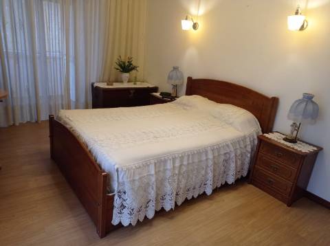 Apartamento T4, renovado, na Avenida do Brasil - Lisboa