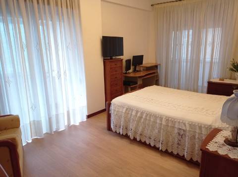 Apartamento T4, renovado, na Avenida do Brasil - Lisboa
