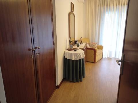 Apartamento T4, renovado, na Avenida do Brasil - Lisboa