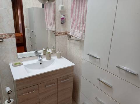 Apartamento T4, renovado, na Avenida do Brasil - Lisboa